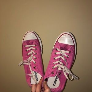converse low tops size 7 women’s